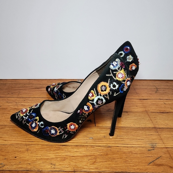 5/$100 SALE -  Vintage Embroidered Floral Nicole Miller Beaded Suede Stilettos - Picture 4 of 12